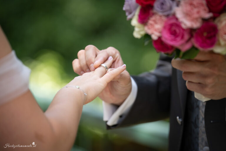 Hochzeitsfotograf Mödling, Baden bei Wien & Umgebung Als erfahrener Hochzeitsfotograf in Mödling, Baden bei Wien und Umgebung fange ich die schönsten Momente Ihres großen Tages in authentischen, emotionalen Bildern ein. Mit viel Liebe zum Detail und einem sicheren Auge für besondere Augenblicke, halte ich die unvergesslichen Erinnerungen an Ihre Hochzeit fest – ganz nach Ihren Wünschen und mit viel Herz. Vertrauen Sie auf meine jahrelange Erfahrung und lassen Sie sich von meinen Hochzeitsfotos verzaubern! Hochzeitsfotograf Wiener Neustadt, Hochzeitsfotograf Baden bei Wien, Hochzeitsfotograf Wien, Kursalon Mödling
