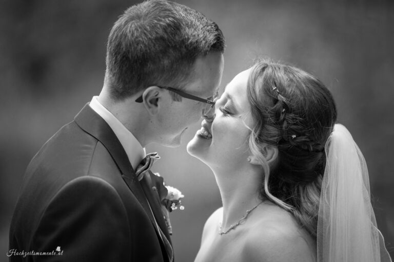 Hochzeitsfotograf Mödling, Baden bei Wien & Umgebung Als erfahrener Hochzeitsfotograf in Mödling, Baden bei Wien und Umgebung fange ich die schönsten Momente Ihres großen Tages in authentischen, emotionalen Bildern ein. Mit viel Liebe zum Detail und einem sicheren Auge für besondere Augenblicke, halte ich die unvergesslichen Erinnerungen an Ihre Hochzeit fest – ganz nach Ihren Wünschen und mit viel Herz. Vertrauen Sie auf meine jahrelange Erfahrung und lassen Sie sich von meinen Hochzeitsfotos verzaubern! Hochzeitsfotograf Wiener Neustadt, Hochzeitsfotograf Baden bei Wien, Hochzeitsfotograf Wien, Kursalon Mödling