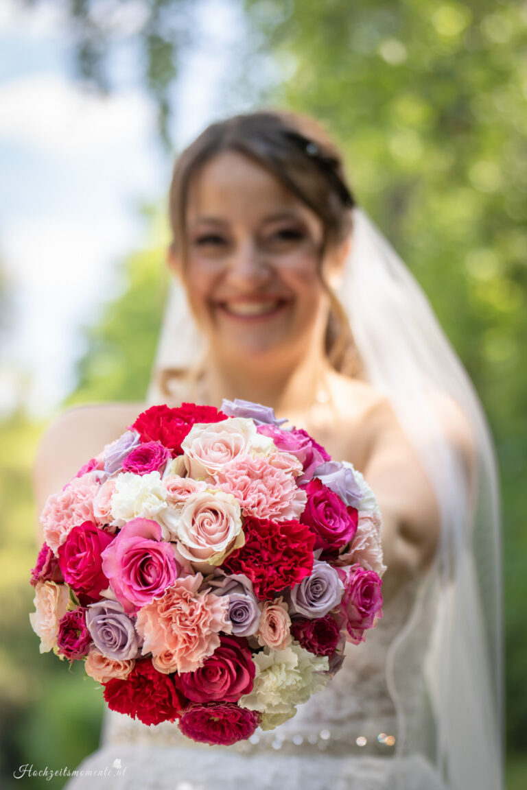 Hochzeitsfotograf Mödling, Baden bei Wien & Umgebung Als erfahrener Hochzeitsfotograf in Mödling, Baden bei Wien und Umgebung fange ich die schönsten Momente Ihres großen Tages in authentischen, emotionalen Bildern ein. Mit viel Liebe zum Detail und einem sicheren Auge für besondere Augenblicke, halte ich die unvergesslichen Erinnerungen an Ihre Hochzeit fest – ganz nach Ihren Wünschen und mit viel Herz. Vertrauen Sie auf meine jahrelange Erfahrung und lassen Sie sich von meinen Hochzeitsfotos verzaubern! Hochzeitsfotograf Wiener Neustadt, Hochzeitsfotograf Baden bei Wien, Hochzeitsfotograf Wien, Kursalon Mödling