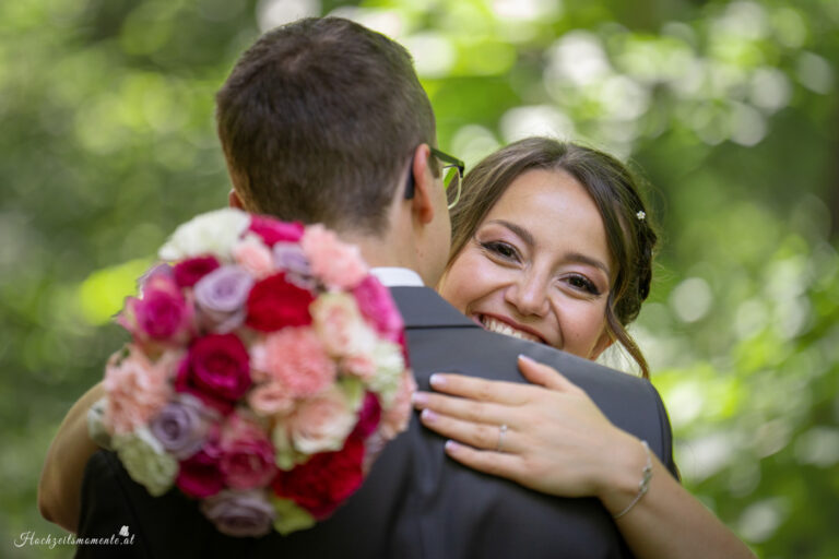Hochzeitsfotograf Mödling, Baden bei Wien & Umgebung Als erfahrener Hochzeitsfotograf in Mödling, Baden bei Wien und Umgebung fange ich die schönsten Momente Ihres großen Tages in authentischen, emotionalen Bildern ein. Mit viel Liebe zum Detail und einem sicheren Auge für besondere Augenblicke, halte ich die unvergesslichen Erinnerungen an Ihre Hochzeit fest – ganz nach Ihren Wünschen und mit viel Herz. Vertrauen Sie auf meine jahrelange Erfahrung und lassen Sie sich von meinen Hochzeitsfotos verzaubern! Hochzeitsfotograf Wiener Neustadt, Hochzeitsfotograf Baden bei Wien, Hochzeitsfotograf Wien, Kursalon Mödling