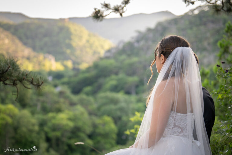 Hochzeitsfotograf Mödling, Baden bei Wien & Umgebung Als erfahrener Hochzeitsfotograf in Mödling, Baden bei Wien und Umgebung fange ich die schönsten Momente Ihres großen Tages in authentischen, emotionalen Bildern ein. Mit viel Liebe zum Detail und einem sicheren Auge für besondere Augenblicke, halte ich die unvergesslichen Erinnerungen an Ihre Hochzeit fest – ganz nach Ihren Wünschen und mit viel Herz. Vertrauen Sie auf meine jahrelange Erfahrung und lassen Sie sich von meinen Hochzeitsfotos verzaubern! Hochzeitsfotograf Wiener Neustadt, Hochzeitsfotograf Baden bei Wien, Hochzeitsfotograf Wien, Kursalon Mödling
