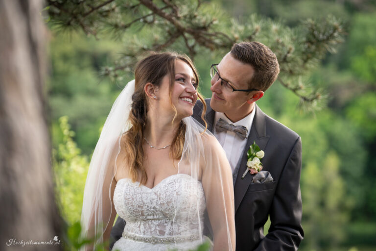 Hochzeitsfotograf Mödling, Baden bei Wien & Umgebung Als erfahrener Hochzeitsfotograf in Mödling, Baden bei Wien und Umgebung fange ich die schönsten Momente Ihres großen Tages in authentischen, emotionalen Bildern ein. Mit viel Liebe zum Detail und einem sicheren Auge für besondere Augenblicke, halte ich die unvergesslichen Erinnerungen an Ihre Hochzeit fest – ganz nach Ihren Wünschen und mit viel Herz. Vertrauen Sie auf meine jahrelange Erfahrung und lassen Sie sich von meinen Hochzeitsfotos verzaubern! Hochzeitsfotograf Wiener Neustadt, Hochzeitsfotograf Baden bei Wien, Hochzeitsfotograf Wien, Kursalon Mödling