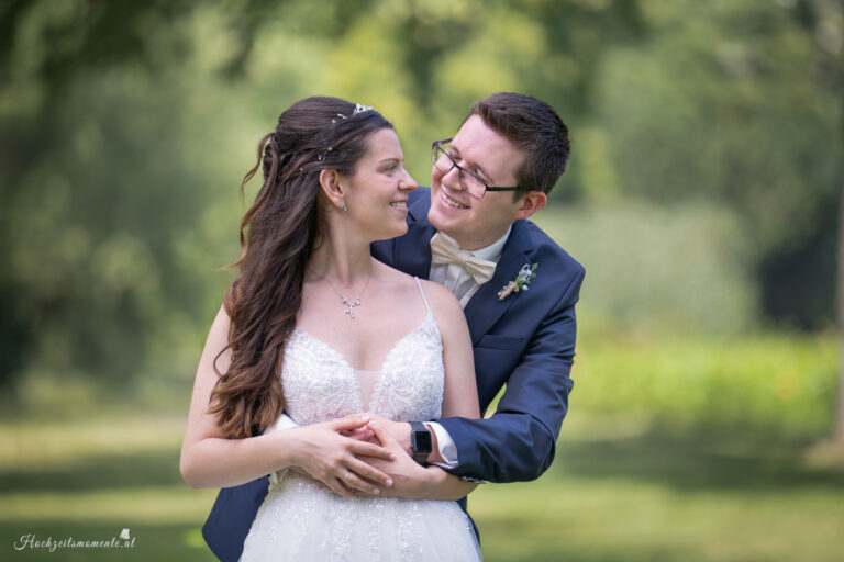 Hochzeitsfotograf Wiener Neustadt, Baden bei Wien & Umgebung Ich bin Ihr Hochzeitsfotograf in Wiener Neustadt, Baden bei Wien und der Umgebung. Mit viel Erfahrung und Liebe zum Detail halte ich die schönsten Momente Ihrer Hochzeit in authentischen, emotionalen Fotos fest. Zusätzlich können Sie im Raum Wiener Neustadt, Baden bei Wien und Umgebung eine Fotobox für Ihre Feier mieten – für noch mehr Spaß und unvergessliche Erinnerungen. Vertrauen Sie auf meine Expertise, um Ihre Hochzeitsbilder perfekt in Szene zu setzen.