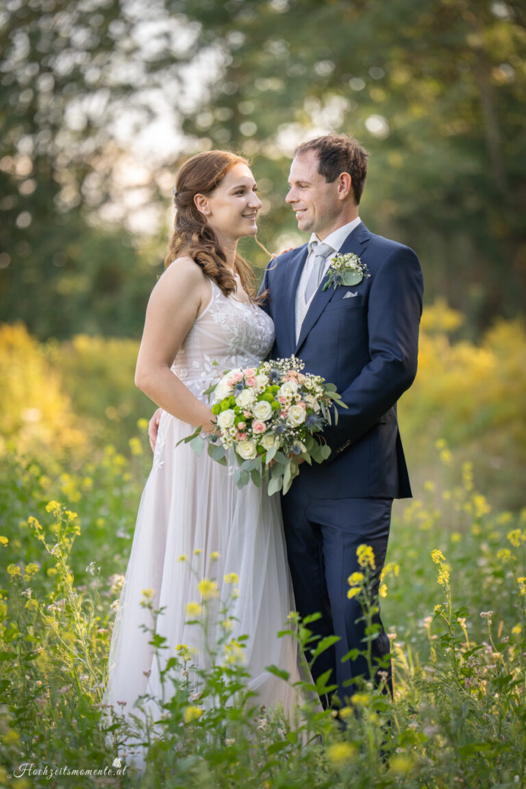 Hochzeitsfotograf Wiener Neustadt, Baden bei Wien & Umgebung Ich bin Ihr Hochzeitsfotograf in Wiener Neustadt, Baden bei Wien und der Umgebung. Mit viel Erfahrung und Liebe zum Detail halte ich die schönsten Momente Ihrer Hochzeit in authentischen, emotionalen Fotos fest. Zusätzlich können Sie im Raum Wiener Neustadt, Baden bei Wien und Umgebung eine Fotobox für Ihre Feier mieten – für noch mehr Spaß und unvergessliche Erinnerungen. Vertrauen Sie auf meine Expertise, um Ihre Hochzeitsbilder perfekt in Szene zu setzen.