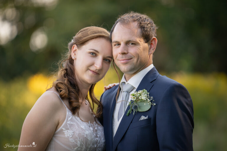Hochzeitsfotograf Wiener Neustadt, Baden bei Wien & Umgebung Ich bin Ihr Hochzeitsfotograf in Wiener Neustadt, Baden bei Wien und der Umgebung. Mit viel Erfahrung und Liebe zum Detail halte ich die schönsten Momente Ihrer Hochzeit in authentischen, emotionalen Fotos fest. Zusätzlich können Sie im Raum Wiener Neustadt, Baden bei Wien und Umgebung eine Fotobox für Ihre Feier mieten – für noch mehr Spaß und unvergessliche Erinnerungen. Vertrauen Sie auf meine Expertise, um Ihre Hochzeitsbilder perfekt in Szene zu setzen.