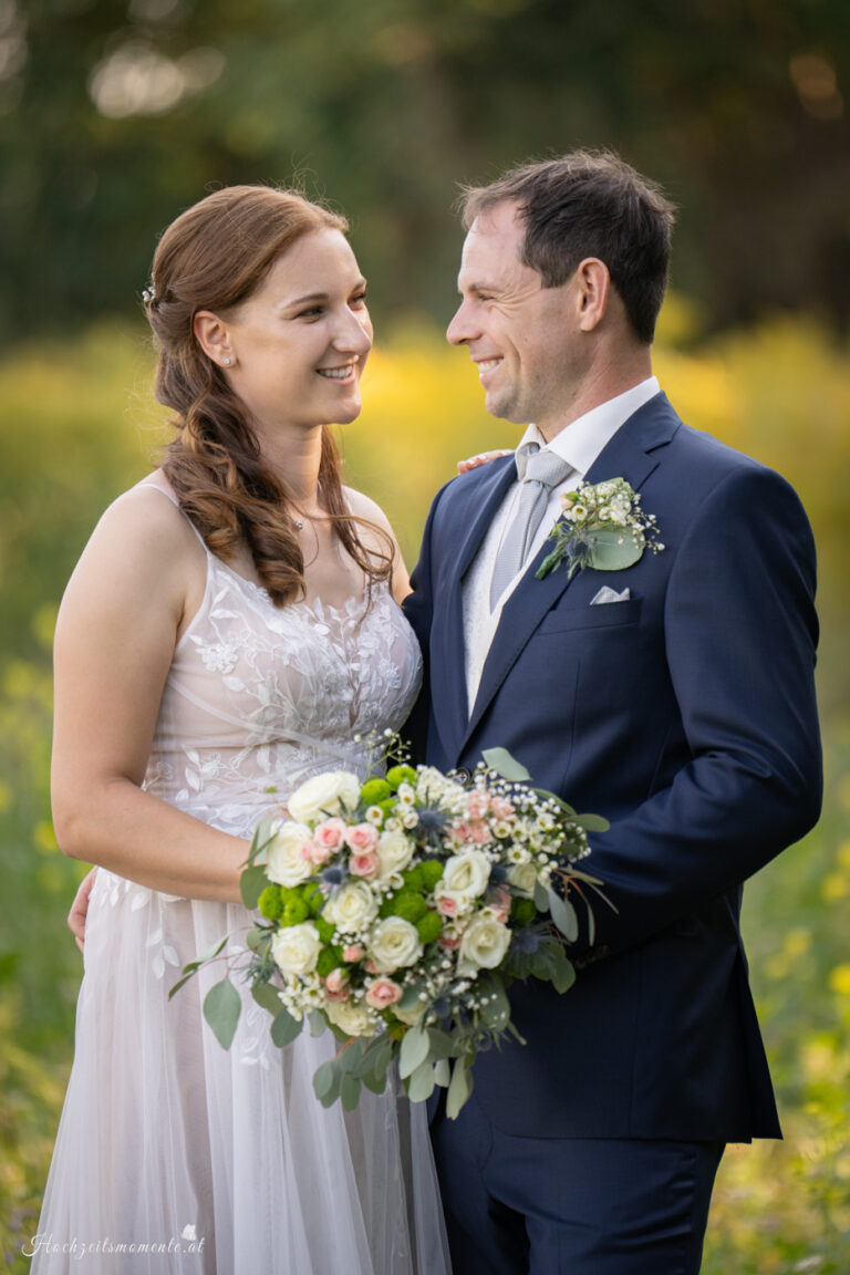 Hochzeitsfotograf Wiener Neustadt, Baden bei Wien & Umgebung Ich bin Ihr Hochzeitsfotograf in Wiener Neustadt, Baden bei Wien und der Umgebung. Mit viel Erfahrung und Liebe zum Detail halte ich die schönsten Momente Ihrer Hochzeit in authentischen, emotionalen Fotos fest. Zusätzlich können Sie im Raum Wiener Neustadt, Baden bei Wien und Umgebung eine Fotobox für Ihre Feier mieten – für noch mehr Spaß und unvergessliche Erinnerungen. Vertrauen Sie auf meine Expertise, um Ihre Hochzeitsbilder perfekt in Szene zu setzen.