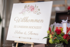 Hochzeitsfotograf Mödling, Baden bei Wien & Umgebung Als erfahrener Hochzeitsfotograf in Mödling, Baden bei Wien und Umgebung fange ich die schönsten Momente Ihres großen Tages in authentischen, emotionalen Bildern ein. Mit viel Liebe zum Detail und einem sicheren Auge für besondere Augenblicke, halte ich die unvergesslichen Erinnerungen an Ihre Hochzeit fest – ganz nach Ihren Wünschen und mit viel Herz. Vertrauen Sie auf meine jahrelange Erfahrung und lassen Sie sich von meinen Hochzeitsfotos verzaubern!