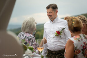 Hochzeitsfotograf Mödling, Baden bei Wien & Umgebung Als erfahrener Hochzeitsfotograf in Mödling, Baden bei Wien und Umgebung fange ich die schönsten Momente Ihres großen Tages in authentischen, emotionalen Bildern ein. Mit viel Liebe zum Detail und einem sicheren Auge für besondere Augenblicke, halte ich die unvergesslichen Erinnerungen an Ihre Hochzeit fest – ganz nach Ihren Wünschen und mit viel Herz. Vertrauen Sie auf meine jahrelange Erfahrung und lassen Sie sich von meinen Hochzeitsfotos verzaubern!