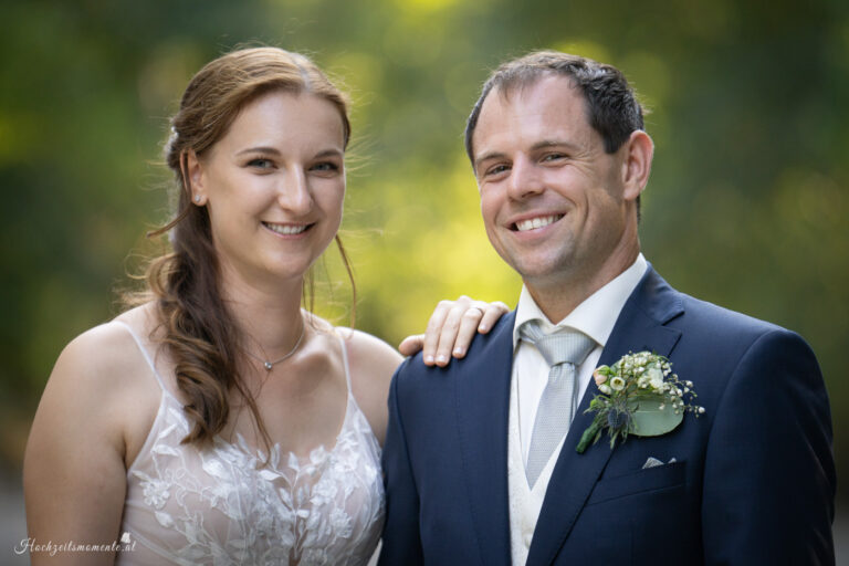 Hochzeitsfotograf Wiener Neustadt, Baden bei Wien & Umgebung Ich bin Ihr Hochzeitsfotograf in Wiener Neustadt, Baden bei Wien und der Umgebung. Mit viel Erfahrung und Liebe zum Detail halte ich die schönsten Momente Ihrer Hochzeit in authentischen, emotionalen Fotos fest. Zusätzlich können Sie im Raum Wiener Neustadt, Baden bei Wien und Umgebung eine Fotobox für Ihre Feier mieten – für noch mehr Spaß und unvergessliche Erinnerungen. Vertrauen Sie auf meine Expertise, um Ihre Hochzeitsbilder perfekt in Szene zu setzen.