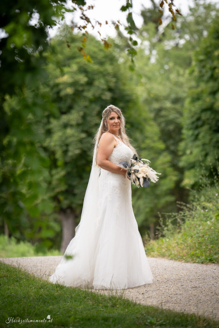 Hochzeitsfotograf Wien, Baden bei Wien & Mödling Als erfahrener Hochzeitsfotograf in Wien, Baden bei Wien, Mödling und Umgebung fange ich die schönsten Momente Ihrer Hochzeit mit authentischen, emotionalen Bildern ein. Mit viel Liebe zum Detail halte ich Ihre unvergesslichen Erinnerungen fest. Zusätzlich biete ich die Möglichkeit, eine Fotobox im Raum Wien günstig zu mieten – für noch mehr Spaß und unvergessliche Erinnerungen an Ihrem großen Tag.