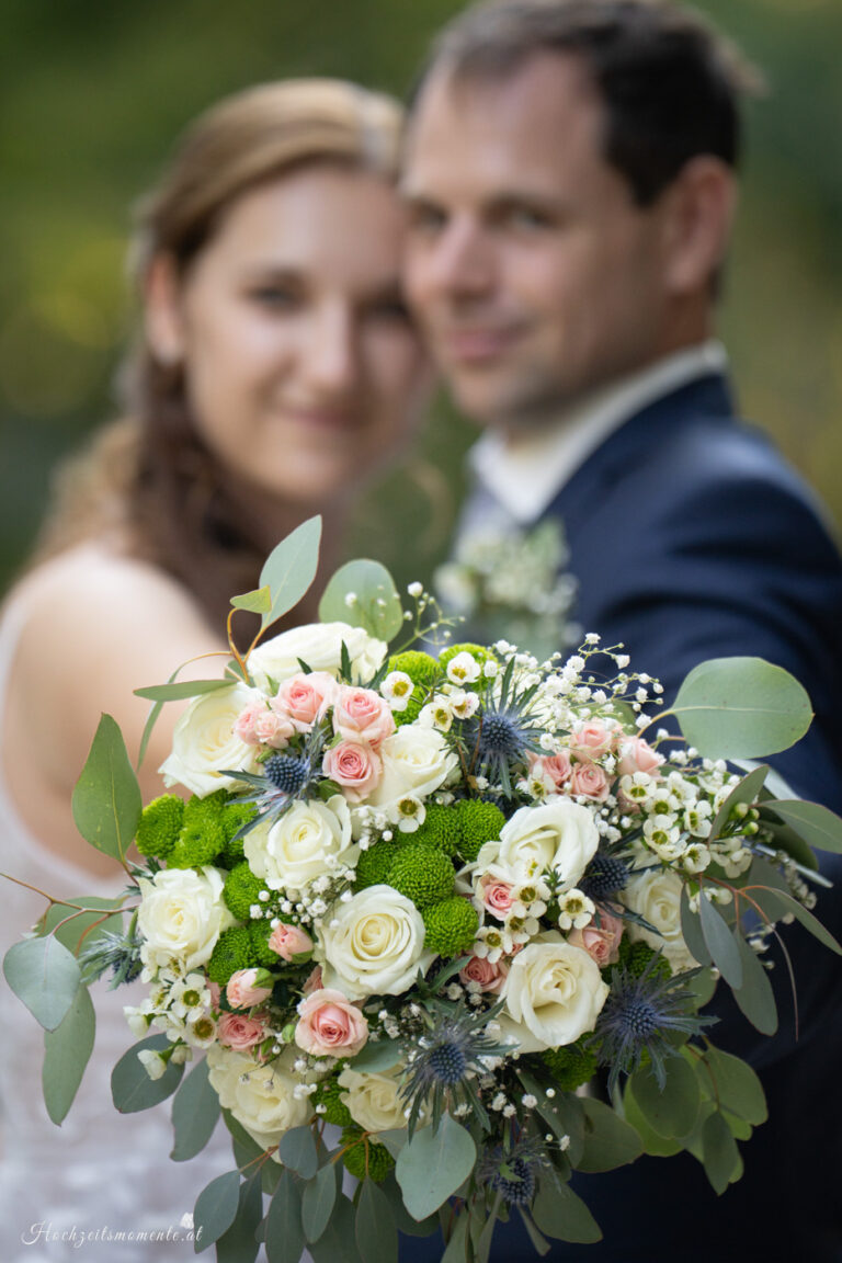 Hochzeitsfotograf Wiener Neustadt, Baden bei Wien & Umgebung Ich bin Ihr Hochzeitsfotograf in Wiener Neustadt, Baden bei Wien und der Umgebung. Mit viel Erfahrung und Liebe zum Detail halte ich die schönsten Momente Ihrer Hochzeit in authentischen, emotionalen Fotos fest. Zusätzlich können Sie im Raum Wiener Neustadt, Baden bei Wien und Umgebung eine Fotobox für Ihre Feier mieten – für noch mehr Spaß und unvergessliche Erinnerungen. Vertrauen Sie auf meine Expertise, um Ihre Hochzeitsbilder perfekt in Szene zu setzen.
