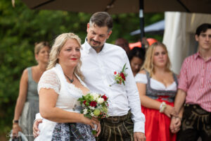 Hochzeitsfotograf Mödling, Baden bei Wien & Umgebung Als erfahrener Hochzeitsfotograf in Mödling, Baden bei Wien und Umgebung fange ich die schönsten Momente Ihres großen Tages in authentischen, emotionalen Bildern ein. Mit viel Liebe zum Detail und einem sicheren Auge für besondere Augenblicke, halte ich die unvergesslichen Erinnerungen an Ihre Hochzeit fest – ganz nach Ihren Wünschen und mit viel Herz. Vertrauen Sie auf meine jahrelange Erfahrung und lassen Sie sich von meinen Hochzeitsfotos verzaubern!