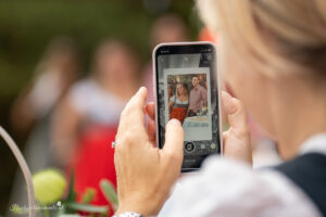 Hochzeitsfotograf Mödling, Baden bei Wien & Umgebung Als erfahrener Hochzeitsfotograf in Mödling, Baden bei Wien und Umgebung fange ich die schönsten Momente Ihres großen Tages in authentischen, emotionalen Bildern ein. Mit viel Liebe zum Detail und einem sicheren Auge für besondere Augenblicke, halte ich die unvergesslichen Erinnerungen an Ihre Hochzeit fest – ganz nach Ihren Wünschen und mit viel Herz. Vertrauen Sie auf meine jahrelange Erfahrung und lassen Sie sich von meinen Hochzeitsfotos verzaubern!