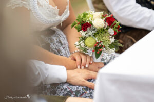 Hochzeitsfotograf Mödling, Baden bei Wien & Umgebung Als erfahrener Hochzeitsfotograf in Mödling, Baden bei Wien und Umgebung fange ich die schönsten Momente Ihres großen Tages in authentischen, emotionalen Bildern ein. Mit viel Liebe zum Detail und einem sicheren Auge für besondere Augenblicke, halte ich die unvergesslichen Erinnerungen an Ihre Hochzeit fest – ganz nach Ihren Wünschen und mit viel Herz. Vertrauen Sie auf meine jahrelange Erfahrung und lassen Sie sich von meinen Hochzeitsfotos verzaubern!
