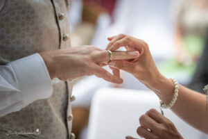 Hochzeitsfotograf Wien, Baden bei Wien & Mödling Als erfahrener Hochzeitsfotograf in Wien, Baden bei Wien, Mödling und Umgebung fange ich die schönsten Momente Ihrer Hochzeit mit authentischen, emotionalen Bildern ein. Mit viel Liebe zum Detail halte ich Ihre unvergesslichen Erinnerungen fest. Zusätzlich biete ich die Möglichkeit, eine Fotobox im Raum Wien günstig zu mieten – für noch mehr Spaß und unvergessliche Erinnerungen an Ihrem großen Tag.