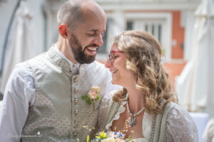 Hochzeitsfotograf Wien, Baden bei Wien & Mödling Als erfahrener Hochzeitsfotograf in Wien, Baden bei Wien, Mödling und Umgebung fange ich die schönsten Momente Ihrer Hochzeit mit authentischen, emotionalen Bildern ein. Mit viel Liebe zum Detail halte ich Ihre unvergesslichen Erinnerungen fest. Zusätzlich biete ich die Möglichkeit, eine Fotobox im Raum Wien günstig zu mieten – für noch mehr Spaß und unvergessliche Erinnerungen an Ihrem großen Tag.