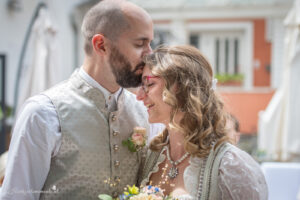 Hochzeitsfotograf Wien, Baden bei Wien & Mödling Als erfahrener Hochzeitsfotograf in Wien, Baden bei Wien, Mödling und Umgebung fange ich die schönsten Momente Ihrer Hochzeit mit authentischen, emotionalen Bildern ein. Mit viel Liebe zum Detail halte ich Ihre unvergesslichen Erinnerungen fest. Zusätzlich biete ich die Möglichkeit, eine Fotobox im Raum Wien günstig zu mieten – für noch mehr Spaß und unvergessliche Erinnerungen an Ihrem großen Tag.