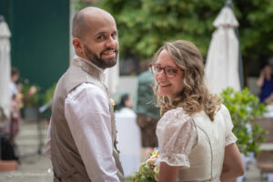Hochzeitsfotograf Wien, Baden bei Wien & Mödling Als erfahrener Hochzeitsfotograf in Wien, Baden bei Wien, Mödling und Umgebung fange ich die schönsten Momente Ihrer Hochzeit mit authentischen, emotionalen Bildern ein. Mit viel Liebe zum Detail halte ich Ihre unvergesslichen Erinnerungen fest. Zusätzlich biete ich die Möglichkeit, eine Fotobox im Raum Wien günstig zu mieten – für noch mehr Spaß und unvergessliche Erinnerungen an Ihrem großen Tag.