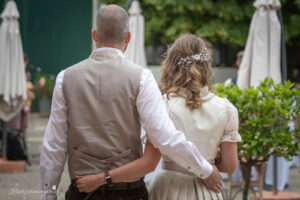 Hochzeitsfotograf Wien, Baden bei Wien & Mödling Als erfahrener Hochzeitsfotograf in Wien, Baden bei Wien, Mödling und Umgebung fange ich die schönsten Momente Ihrer Hochzeit mit authentischen, emotionalen Bildern ein. Mit viel Liebe zum Detail halte ich Ihre unvergesslichen Erinnerungen fest. Zusätzlich biete ich die Möglichkeit, eine Fotobox im Raum Wien günstig zu mieten – für noch mehr Spaß und unvergessliche Erinnerungen an Ihrem großen Tag.