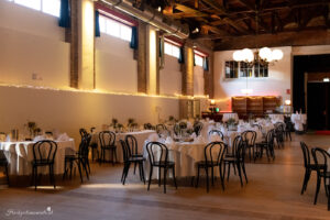 Hochzeitsfotograf Wien, Baden bei Wien & Mödling Als erfahrener Hochzeitsfotograf in Wien, Baden bei Wien, Mödling und Umgebung fange ich die schönsten Momente Ihrer Hochzeit mit authentischen, emotionalen Bildern ein. Mit viel Liebe zum Detail halte ich Ihre unvergesslichen Erinnerungen fest. Zusätzlich biete ich die Möglichkeit, eine Fotobox im Raum Wien günstig zu mieten – für noch mehr Spaß und unvergessliche Erinnerungen an Ihrem großen Tag.