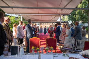 Hochzeitsfotograf Wien, Baden bei Wien & Mödling Als erfahrener Hochzeitsfotograf in Wien, Baden bei Wien, Mödling und Umgebung fange ich die schönsten Momente Ihrer Hochzeit mit authentischen, emotionalen Bildern ein. Mit viel Liebe zum Detail halte ich Ihre unvergesslichen Erinnerungen fest. Zusätzlich biete ich die Möglichkeit, eine Fotobox im Raum Wien günstig zu mieten – für noch mehr Spaß und unvergessliche Erinnerungen an Ihrem großen Tag.