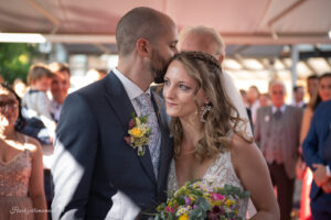 Hochzeitsfotograf Wien, Baden bei Wien & Mödling Als erfahrener Hochzeitsfotograf in Wien, Baden bei Wien, Mödling und Umgebung fange ich die schönsten Momente Ihrer Hochzeit mit authentischen, emotionalen Bildern ein. Mit viel Liebe zum Detail halte ich Ihre unvergesslichen Erinnerungen fest. Zusätzlich biete ich die Möglichkeit, eine Fotobox im Raum Wien günstig zu mieten – für noch mehr Spaß und unvergessliche Erinnerungen an Ihrem großen Tag.