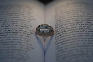 Hochzeitsfotograf Wien, Baden bei Wien & Mödling Als erfahrener Hochzeitsfotograf in Wien, Baden bei Wien, Mödling und Umgebung fange ich die schönsten Momente Ihrer Hochzeit mit authentischen, emotionalen Bildern ein. Mit viel Liebe zum Detail halte ich Ihre unvergesslichen Erinnerungen fest. Zusätzlich biete ich die Möglichkeit, eine Fotobox im Raum Wien günstig zu mieten – für noch mehr Spaß und unvergessliche Erinnerungen an Ihrem großen Tag.